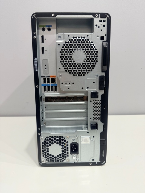 HP Z2 G5, i7-10700, 32 GB RAM, DYSK 500 GB SSD, AMD Radeon Pro W5500, WINDOWS 11 PRO