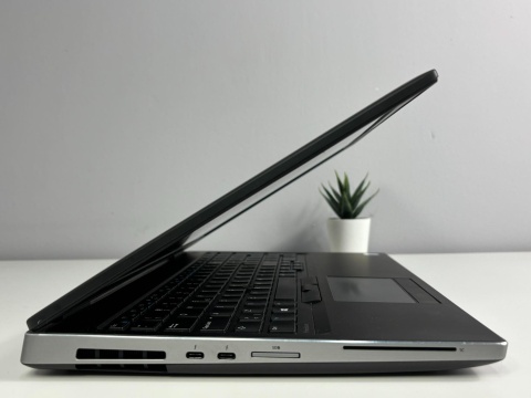 Dell Precision 7540, i7-9750H, 32 GB RAM, DYSK 500GB SSD, AMD RADEON PRO WX 3200, FHD, Windows 11 Pro