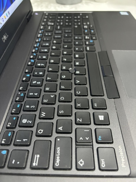 Dell Precision 7540, i7-9750H, 32 GB RAM, DYSK 500GB SSD, AMD RADEON PRO WX 3200, FHD, Windows 11 Pro