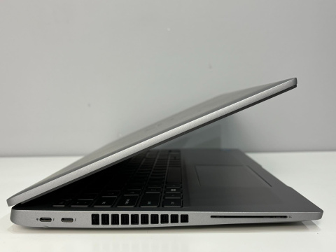 Dell Latitude 5520, i7-1185G7, 16GB RAM, DYSK 240GB SSD, NVIDIA, FHD DOTYK, Windows 11 Pro