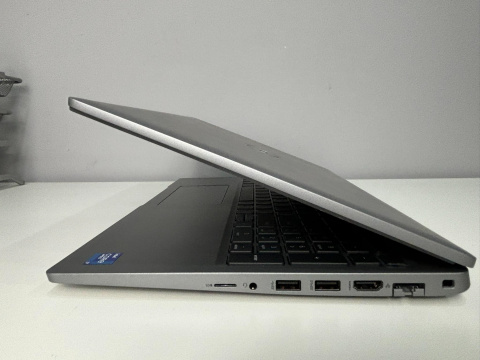 Dell Latitude 5520, i7-1185G7, 16GB RAM, DYSK 240GB SSD, NVIDIA, FHD DOTYK, Windows 11 Pro